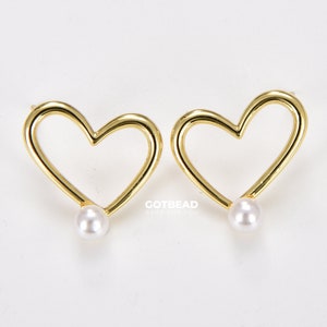 1 pair Heart Stud Earrings, Gold Filled Pearl Heart Earrings, Simple Earrings, Gift for Her, Minimalist Earrings, Bridesmaid Gifts, ER242