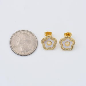 1 pair Mother Of Pearl Flower Stud Earrings, Gold Filled Flower Earrings, Wedding Earrings, Everyday Earrings, Gift for Her, ER280
