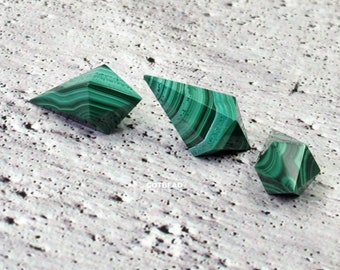 Malachite Faceted Cone Pendulum Healing Dowsing Crystal Pendulum, Chakra Pendulum Malachite Stone Gifts for Her, 28x14mm, COBD149