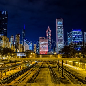 A shot of Chicago&#39;s skyline at night digital photography download, screensaver