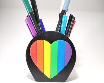 Regenbogen Pride Stifthalter, Stift Organizer, Büro Organizer, LGBT Regenbogen Geschenk, Einzigartiges Lesbisches Geschenk, Stand Schreibtisch, Holz Schreibtisch Dekor, Pinselhalter