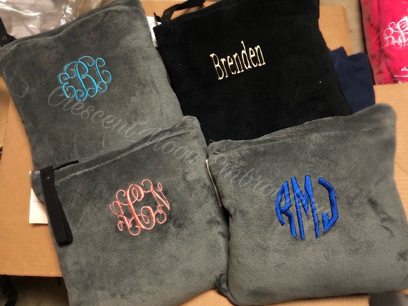 Manta de viaje plegable bordada, manta con monograma, manta de viaje, regalo personalizado, regalo de Navidad, manta bordada con texto imagen 5