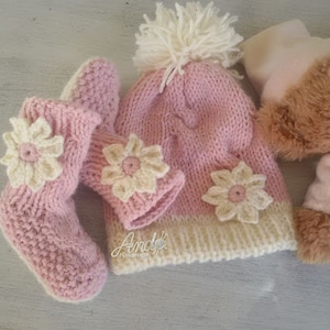 Winter baby knitted set, Knitted hat, knitted bootie slippers, Baby set, Bootie slippers with crochet flowers, Hat with pom pom