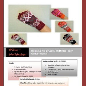 Könnte beinhalten: Eine Strickanleitung für weihnachtliche Stulpen. Das Bild zeigt Beispiele des fertigen Produkts in verschiedenen Farben und Mustern, darunter Rot, Weiß und Grau. Die Anleitung ist für eine Mittel- oder Grobstrickmaschine konzipiert.