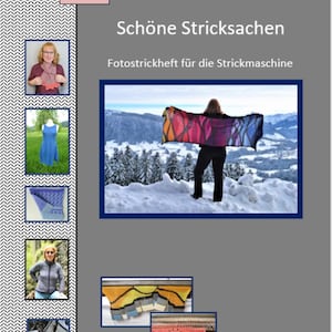 Könnte beinhalten: Ein Buchcover mit dem Titel "Schöne Strick Sachen" und dem Text "Fotostrickheft für die Strickmaschine". Das Cover zeigt eine Frau, die einen bunten Strick Schal in einer verschneiten Berglandschaft trägt. Das Buch handelt vom Stricken mit einer Strickmaschine. Der Text "Gestrickt an Brother 4,5 mm" befindet sich am unteren Rand des Covers.