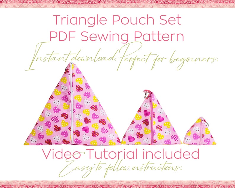 Pode incluir: Um conjunto de tr&ecirc;s bolsas triangulares cor-de-rosa com um padr&atilde;o de cora&ccedil;&otilde;es e fechos de correr. As bolsas s&atilde;o de tamanhos diferentes e est&atilde;o dispostas em forma de pir&acirc;mide. O texto "Triangle Pouch Set PDF Sewing Pattern Instant download. Perfect for beginners. Video Tutorial included Easy to follow instructions." est&aacute; escrito acima das bolsas.