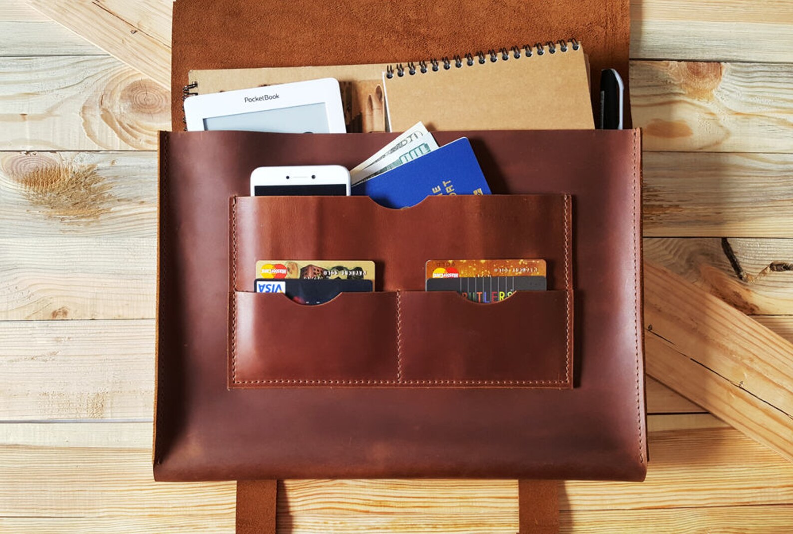 Case folder. Кожаный органайзер для ноутбука. Органайзер для MACBOOK. Чехол для ноутбука кожа. Doc Holder Leather.