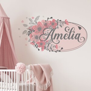 Floraler name neu positionierbarer Stoff Wandtatko für Kinderzimmer oder Mädchenzimmer, Blumen Kinderzimmer Dekor, Kinderzimmer Monogramm, PVC frei