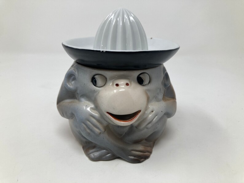 F-1 4-1/2”h Sitting Monkey shops Vintage Ceramic Reamer Juicer Made In Germany 3-17