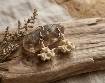 Boucles d'oreilles vertèbre de serpent, bijoux en os véritables, sorcellerie, étrangeté et curiosité, Dark Academia
