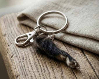 Porte-clés patte de mouffette momifiée, accessoire de bizarrerie et de curiosité, art fonctionnel