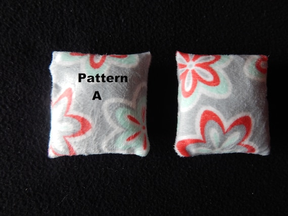 Amosfun 4 Mini Almohadas Decorativas Para Casa De Muñecas – Cojines Miniatura Para Sofá Y Sillón, Regalo Para Coleccionistas