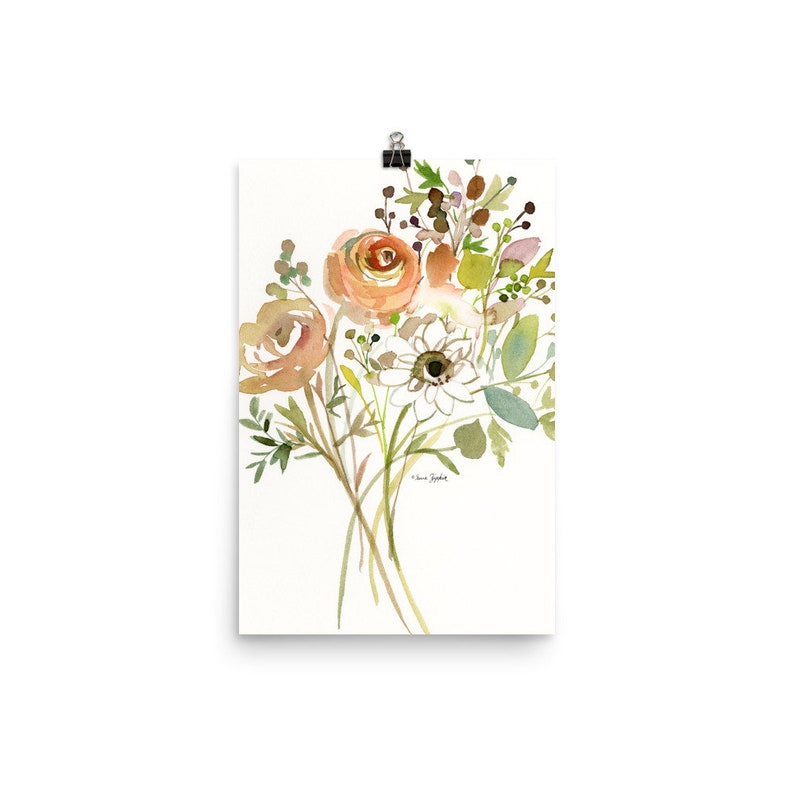 Pode incluir: Pintura em aquarela de um buqu&ecirc; de flores de p&ecirc;ssego e brancas com folhas verdes. As flores s&atilde;o pintadas em um estilo solto e impressionista.