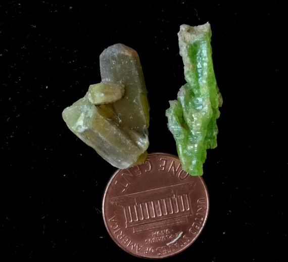 2個=USD29.9 緑色パイロモルファイト、鉛ゴム鉱コーティング黄色