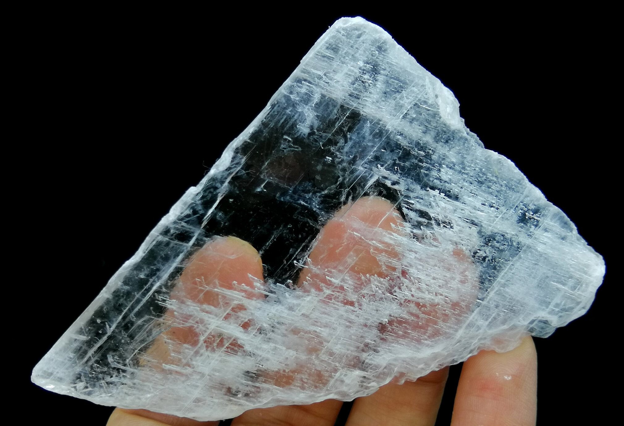 77 mm 溶ける氷のような極めて透明なセレナイト板 鉱物標本 中国 B6906