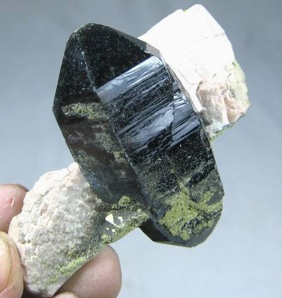 海外産トパーズ 73mm Double Terminated Black Smoky Quartz W/ Green Epidote