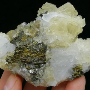 83 mm 104 g Calcite e calcopirite iridescente su quarzo, esemplare minerale naturale da Yaogangxian Hunan Cina, B8708