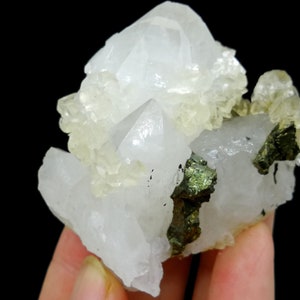 Calcite e calcopirite da 58 mm e 93 g su quarzo SHARP, esemplare minerale naturale da Yaogangxian Hunan Cina, B8709