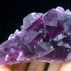 165g 88mm AESTHETIC Octahedron lila Fluorit auf weißer Matrix, Natürliche Mineralprobe aus China CM663076