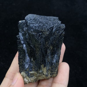 121g 65mm Inusual CHISEL-SHAPE Cristal ILVAITE, Espécimen mineral natural de Mongolia Interior China, CM2370331