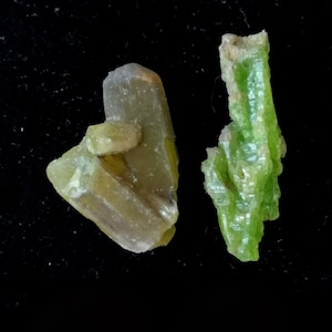 2pcs=USD29.9 Green Pyromorphite, Plumbogummite coating Yellow Pyromorphite, Natural Mineral Specimen from China B10042