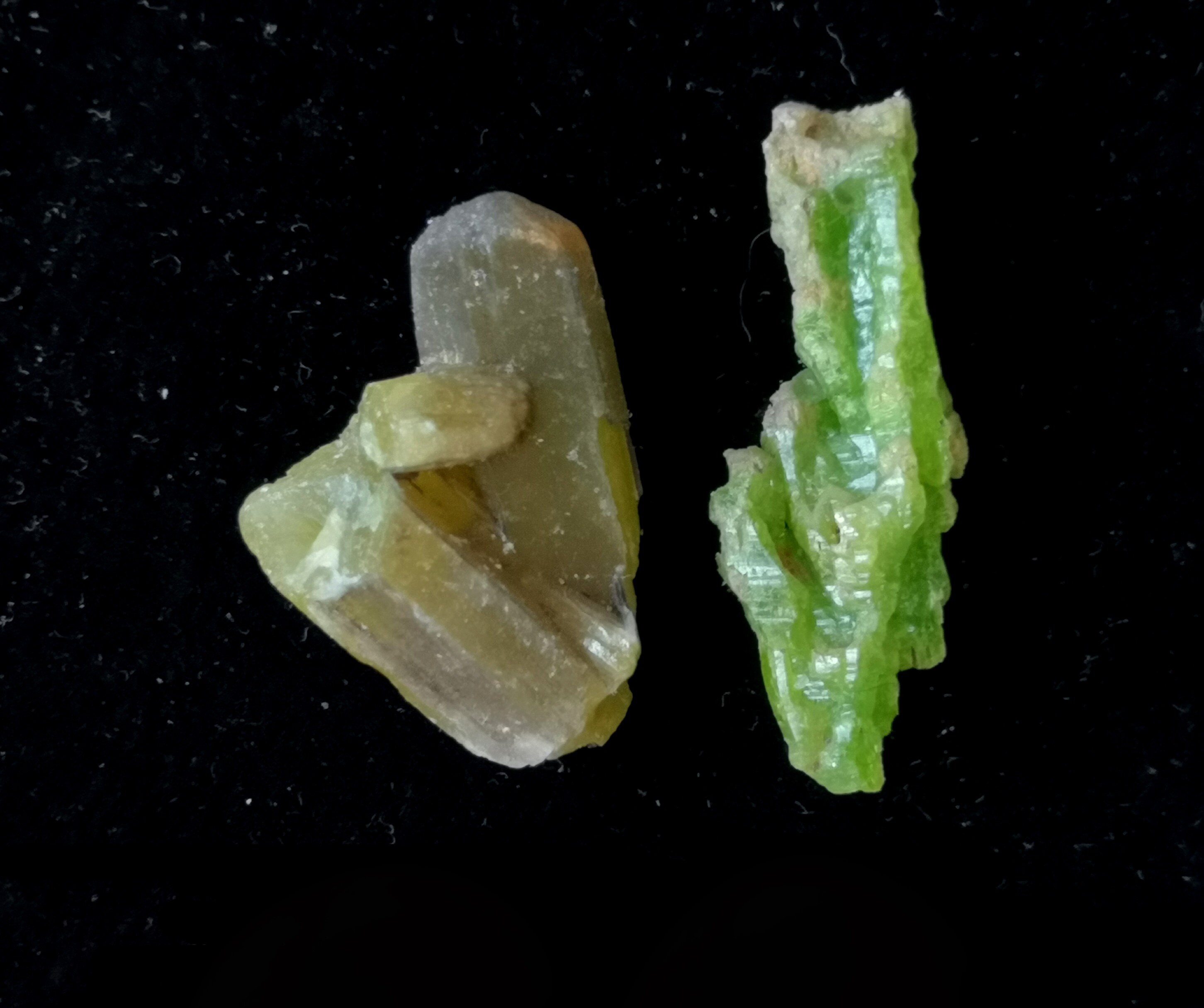 2個=USD29.9 緑色パイロモルファイト、鉛ゴム鉱コーティング黄色パイロ