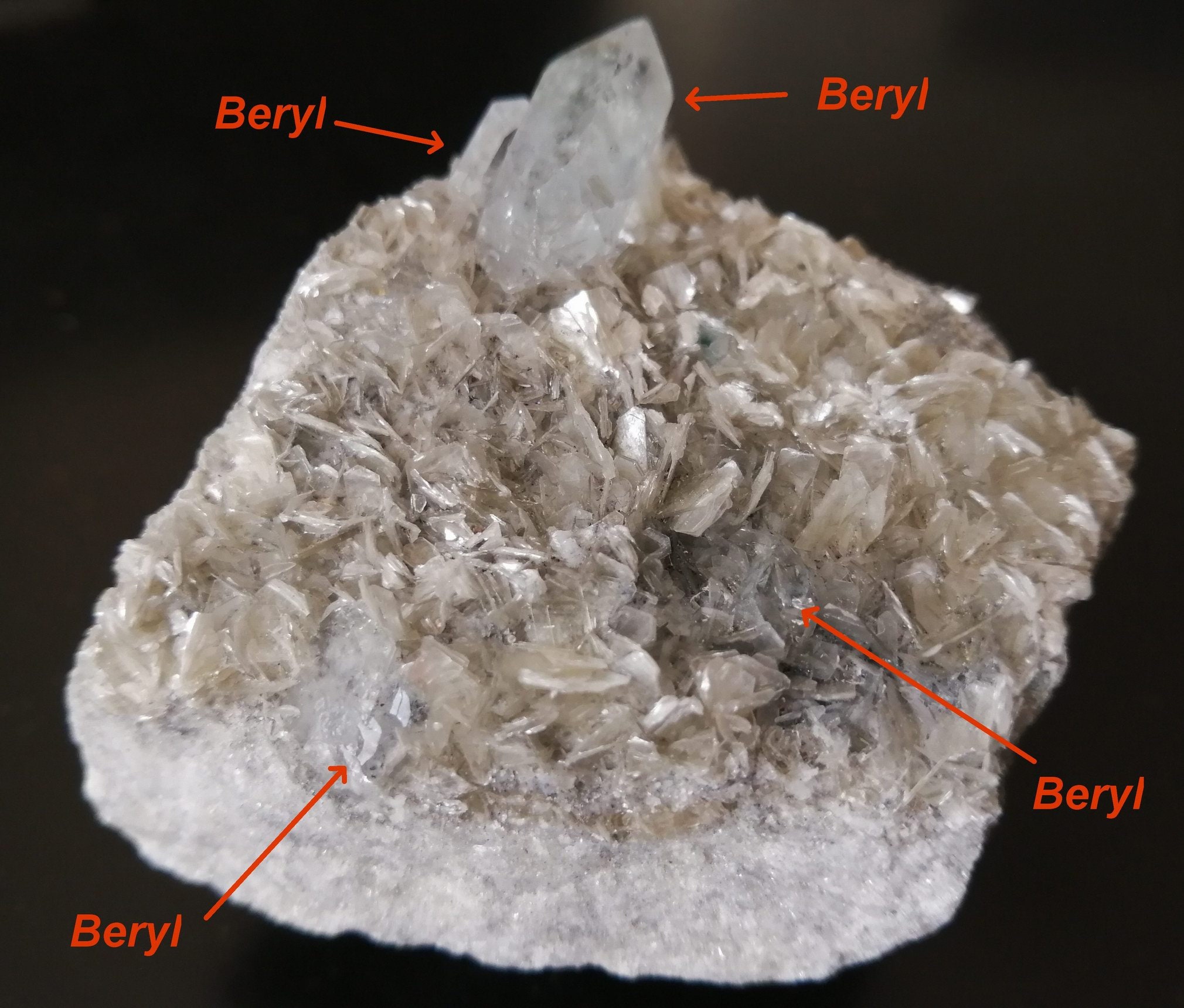 62 mm ライトブルー ベリル ヴァージョン アクアマリン & 白雲母 鉱物