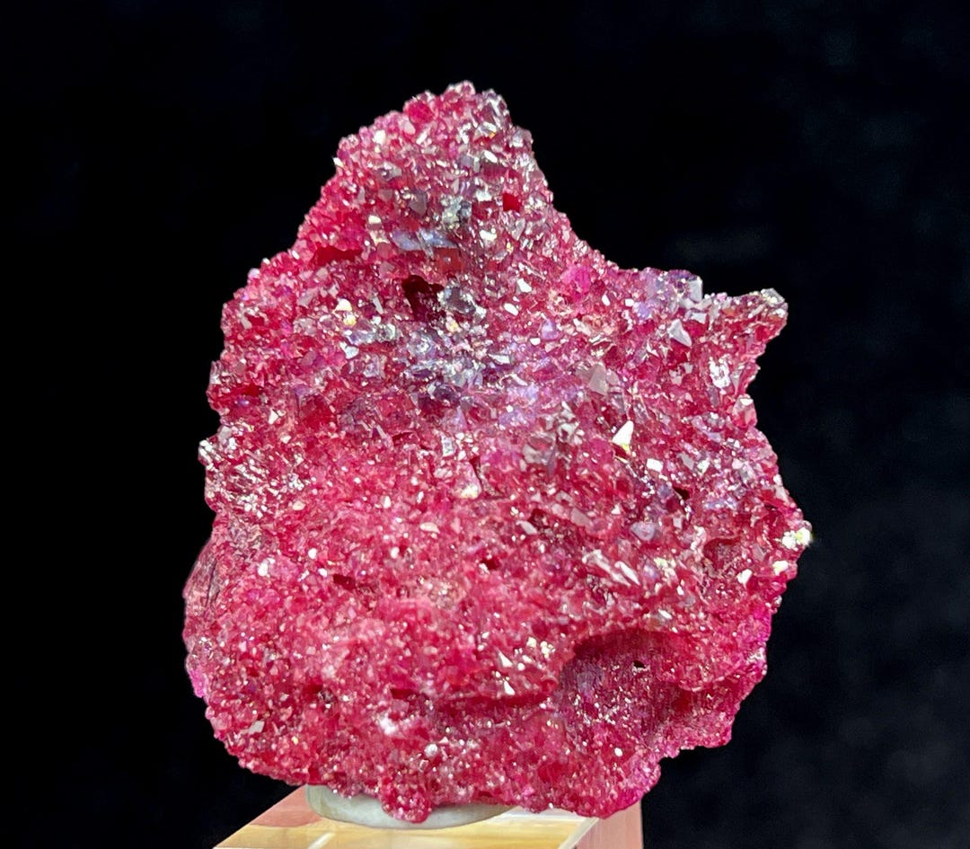 Red Corum Raw Red Corumdum, Lab Grown(artificial) Gemstone, Fluoresecent, UV ...