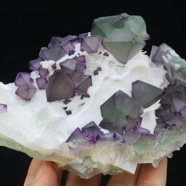 105mm 257g Beautiful Octahedron Green Fluorite with Purple zoned edges, Natural Mineral Specimen from China B9107