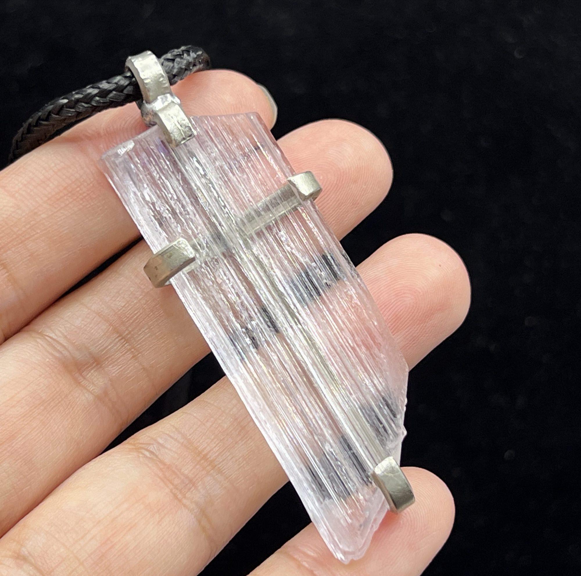 MAIN POIRE COUPE Rose Kunzite 37ct Pierre Précieuse 925 Argent Sterling
