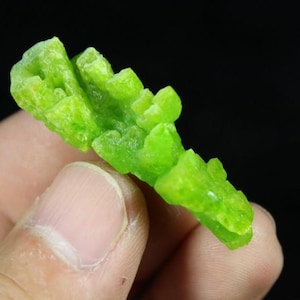 42mm Hopper shape green Pyromorphite crystal, Natural Mineral Specimen from China, CM683645