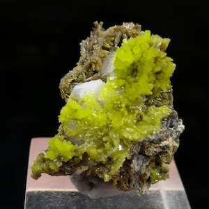 33mm Pyromorphite crystals on Quartz, Natural Mineral Specimen from China CM2341139