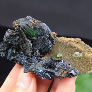 希少鉱物ラドラマイト(Ludlamite)