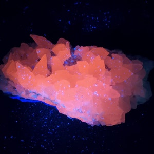 Fluorescent - 80mm Sharp Calcite cluster with Golden tiny Chalcopyrite dots on matrix, Natural Mineral Specimen from China B7900