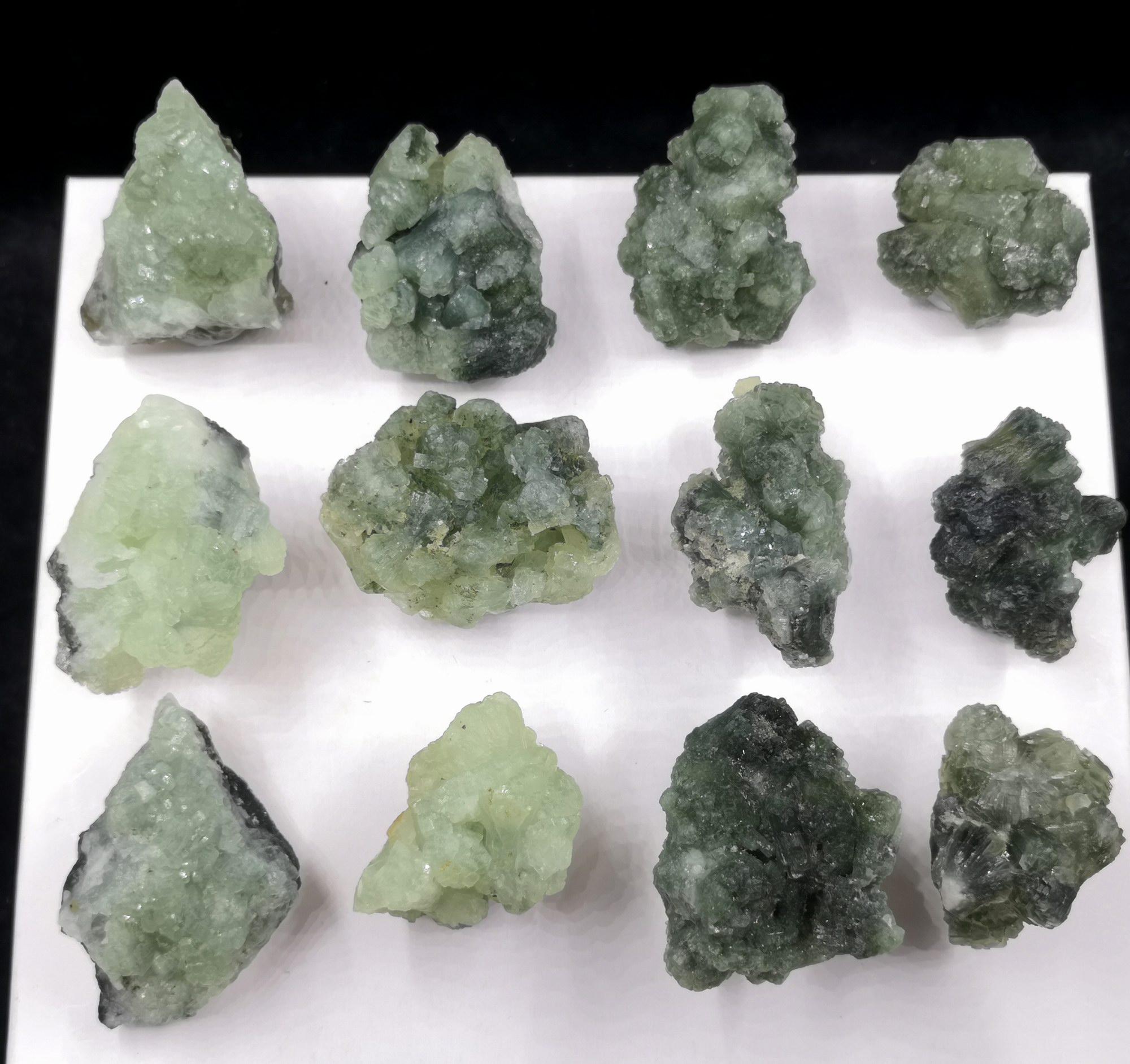 Großhandel 12 Stück = USD28,5, grüner Prehnit aus Marokko, natürliches Mineralgewebe CM2301892