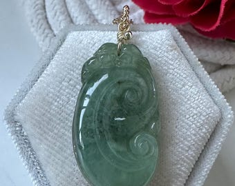 氷のような青緑色にインクの花模様、タイプAグレード天然翡翠、飛翠