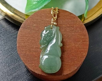 青みがかったグリーン タイプ A グレード A 天然ジェダイト ジェイド
