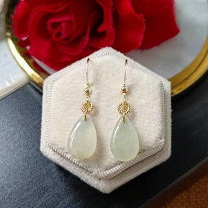 氷のような淡いグリーン タイプ A グレード A 天然ジェダイト ジェイド フェイ クイ ウォーター ドロップレット 14K ゴルフ フィルド フック ダングル イヤリング