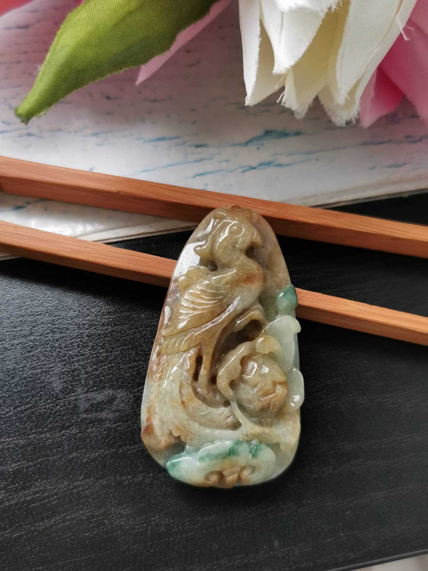 ユニークな三色タイプ A グレード A 天然翡翠 飛翠 鳳凰如意花彫刻