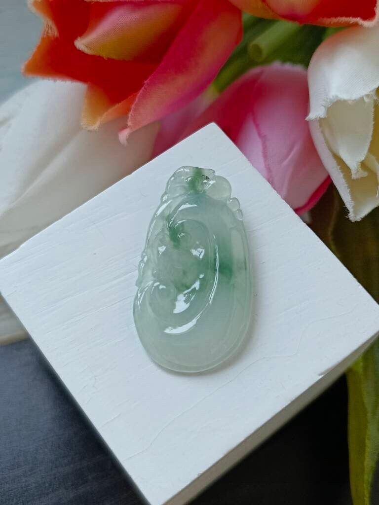 氷のような青みがかった花柄グリーンタイプAグレード天然翡翠翡翠