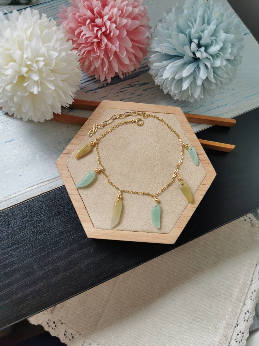 緑と黄色のA級天然翡翠（フェイツイ）のチャームブレスレット、14K