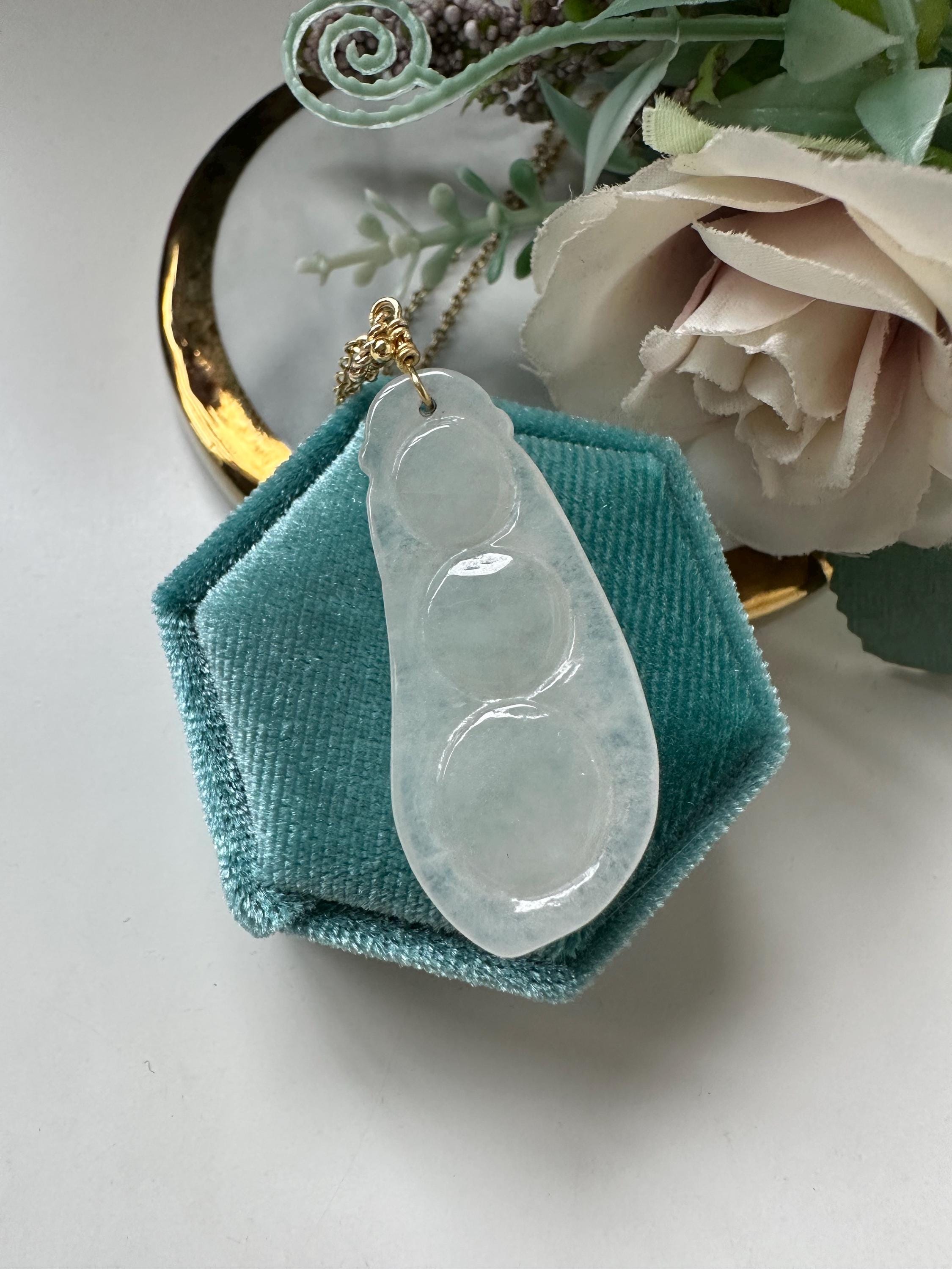 翡翠 Icy White Type A Grade A Natural Jadeite Jade Fei Cui Pea Pod 14K