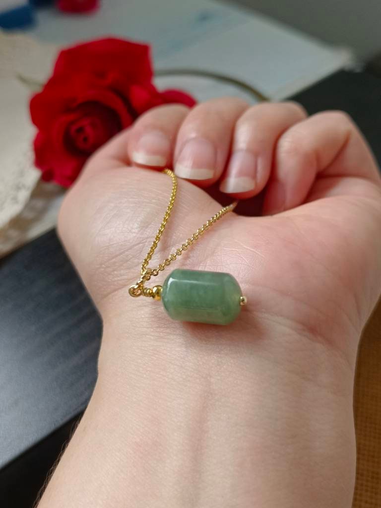 氷のような青みがかったグリーン タイプ A グレード A 天然ジェダイト