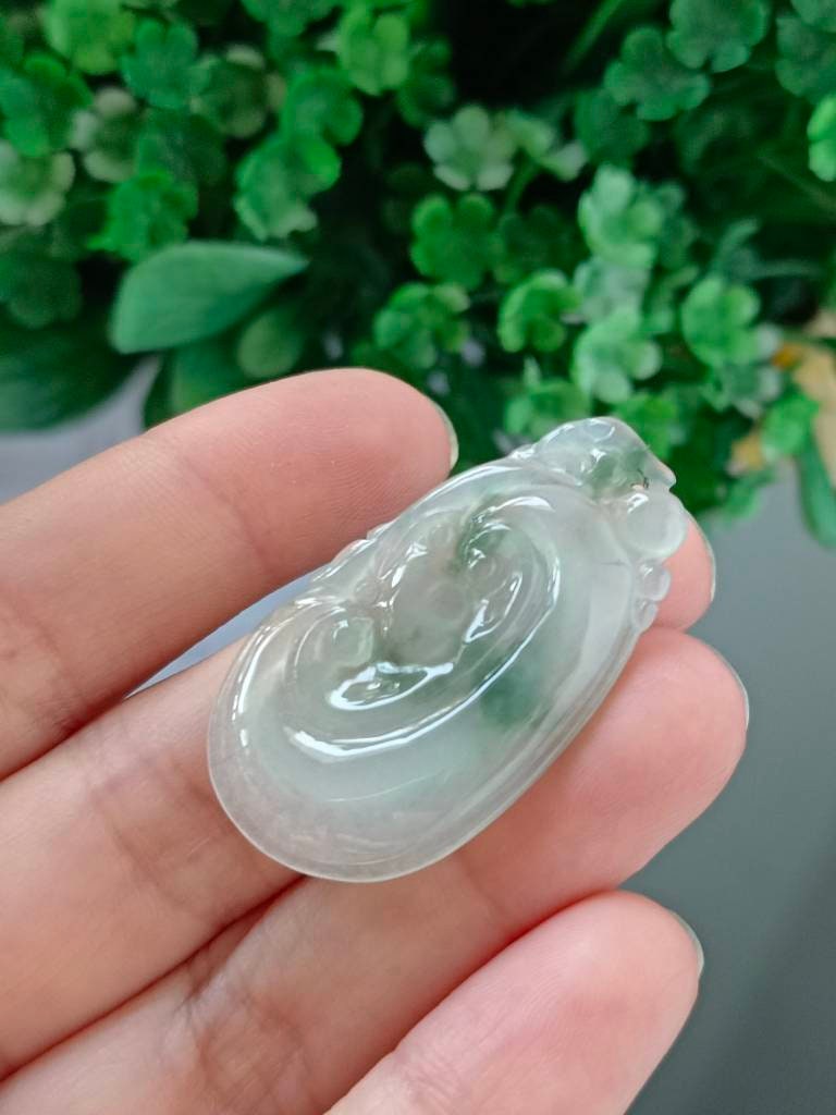 【人気No.1】 氷のような青みがかった花の緑のタイプ 天然翡翠 A グレード A ネックレス・ペンダント
