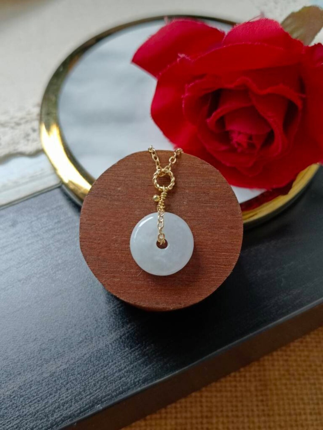 Pendentif Ancien En Jadéite Blanche Naturelle - Cachet De Cire D'origine - 19 Grammes - Très Bon état