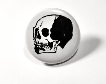 Skull button pin // Pinback buttons- Badges - button pin  // Free shipping!