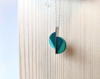 Emerald and light green HERA necklace