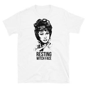 Verliebte Endora ruhendes Hexen Gesicht Unisex T-Shirt