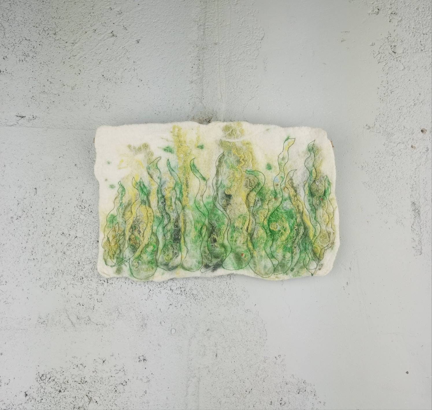 Tableau Paysage Art Textile Feutre Décor Algues, Broderie Coton Kaki, Moutarde, Ecru.