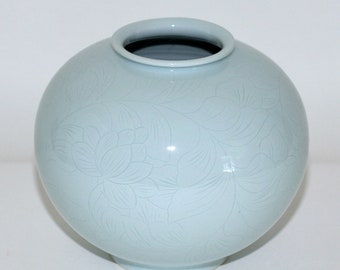 Asian Oriental Celadon Round Porcelain  Moon Vase with Underglazed Lotus Floral Motif by the Korean artist Han Wan-soo 한완수